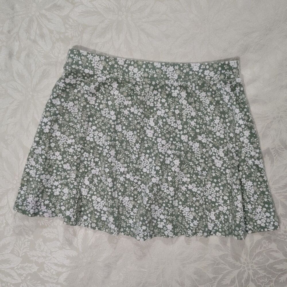 Forever 21 Sage Green Floral Stretchy Mini Skirt Skater Ditsy Flower Size M